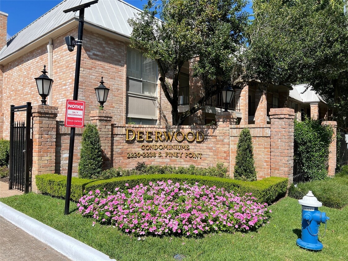 Foto principal - 2230 S Piney Point Rd