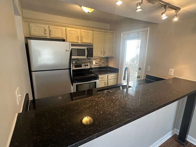 Foto del edificio - 2BD/2BA Condo located on the Germantown/Memphis Line!