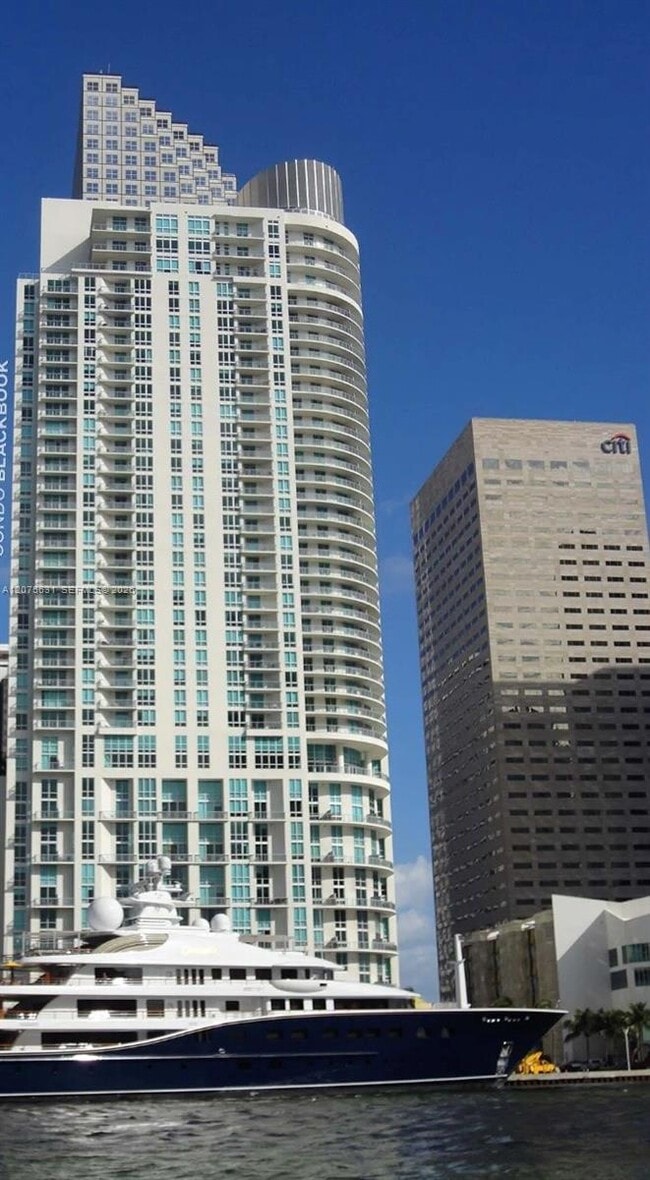 Building Photo - 300 S Biscayne Blvd