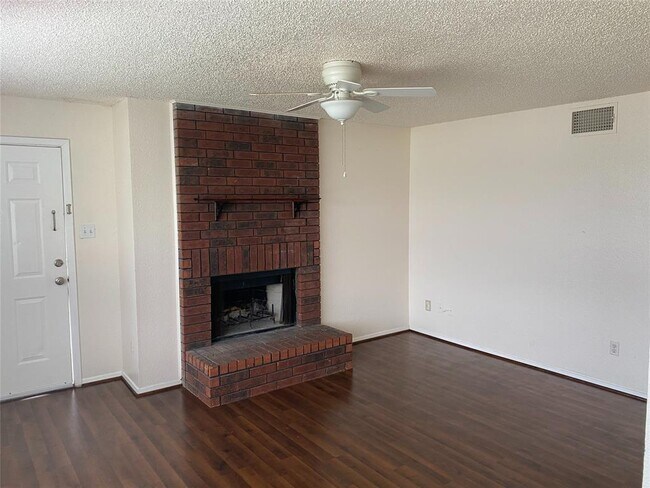 Foto del edificio - 311 W 3rd St