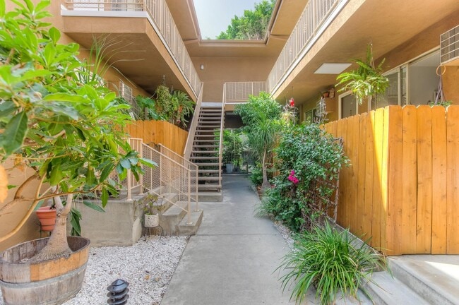 Building Photo - 1236 Amherst Ave