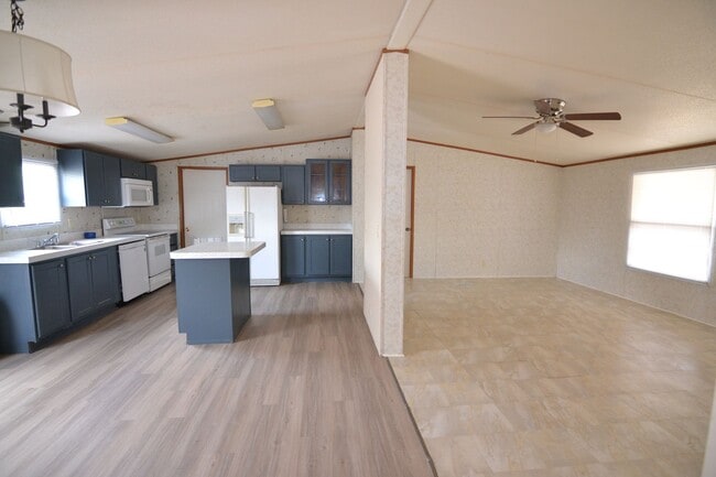 Building Photo - Country Living with City convieniance in t...