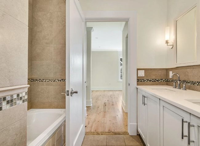 Building Photo - 745 Boston Post Road