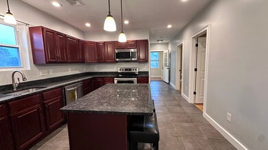 Building Photo - 20 Villa Rd