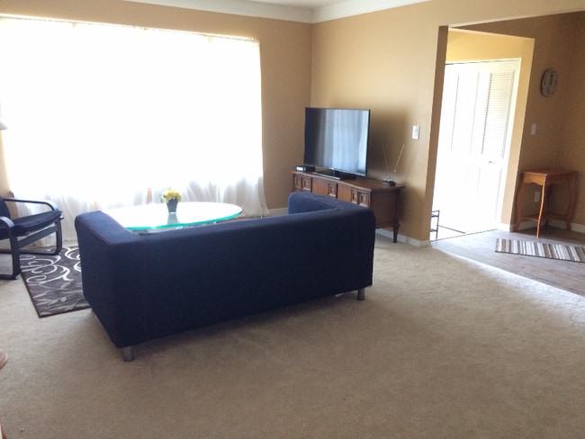 Foto del edificio - 542 Fox Hills Dr S