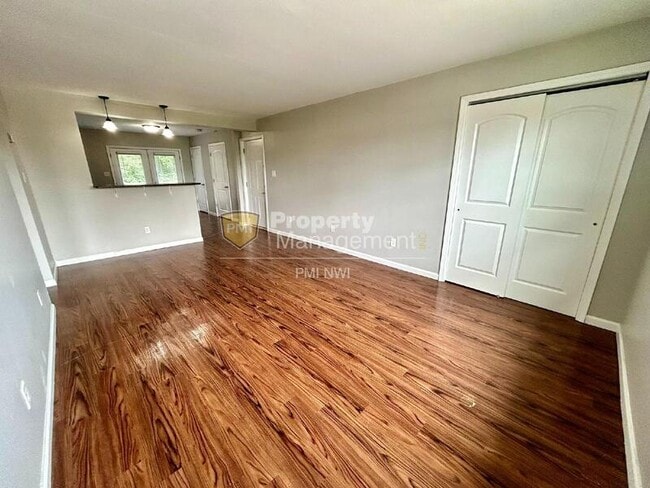 Building Photo - 5831 Creekview Ct W