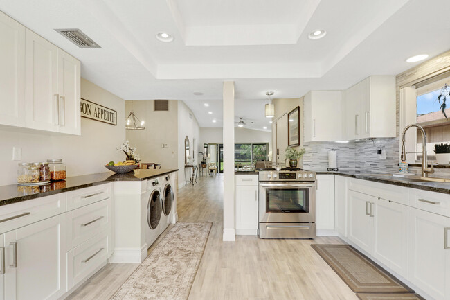 Building Photo - 13566 Sabal Palm Ct