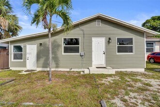 Building Photo - 3633 SW 12th Ct