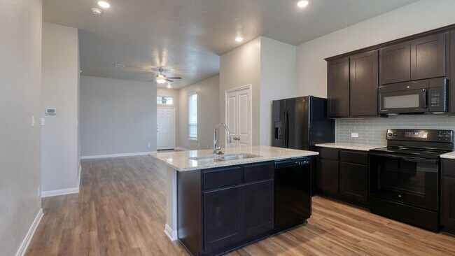Foto del edificio - Spacious Single-Family Home Available Now!