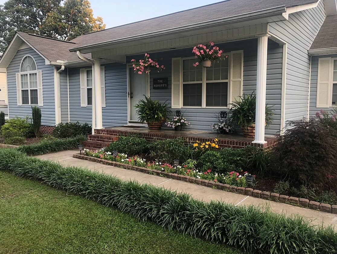 Building Photo - ? Beautiful 3 Bedroom, 2 Bath Home in Sout...