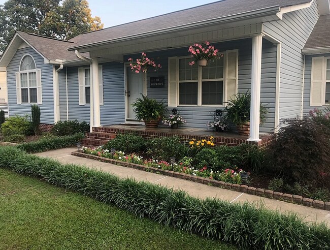 Foto del edificio - ? Beautiful 3 Bedroom, 2 Bath Home in Southside, AL! ?