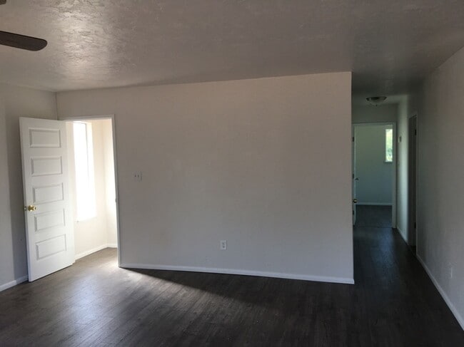 Building Photo - 2 Bedroom 2.5 Bath in Clearlake Riviera