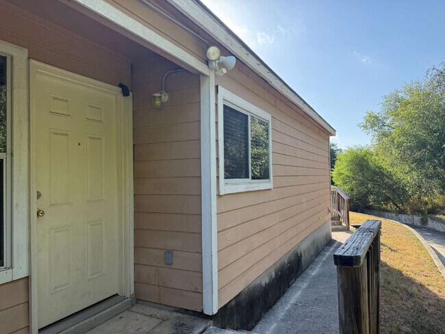 Foto del edificio - Gorgeous 2 Bed/2 Bath Duplex in North West SA