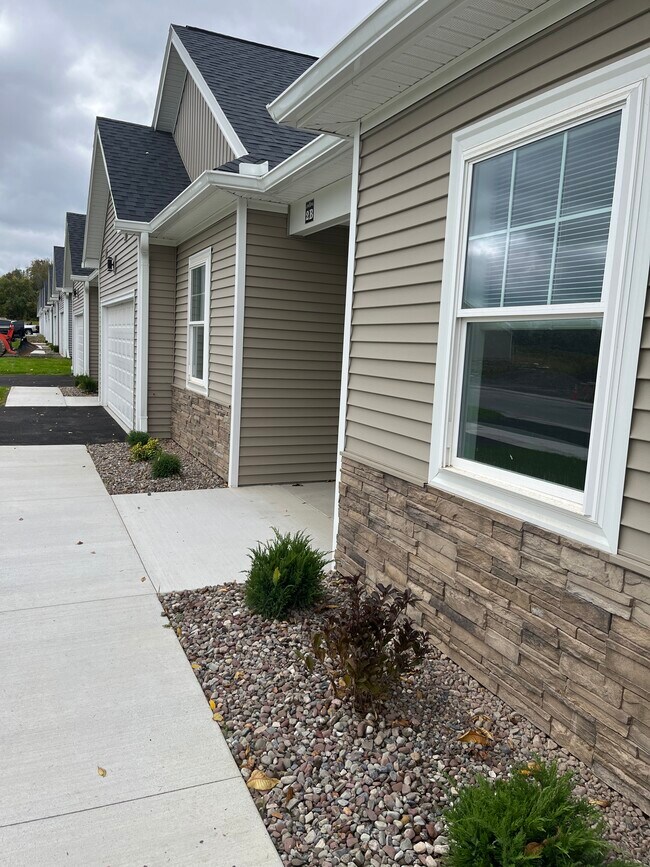 Foto del edificio - 2116 Community Ln