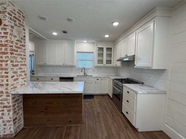 Foto del edificio - 402 W Third Street Unit