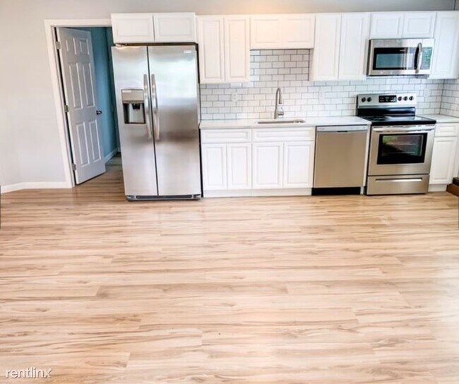 Foto del edificio - 225 Waterman Ave