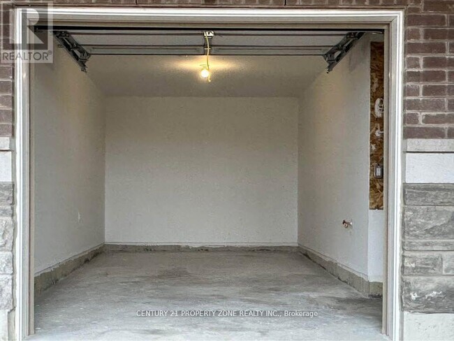 Building Photo - 67 Rockface Trl