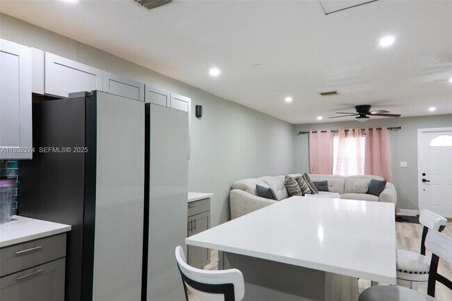 Building Photo - 5300 NW 15th Ct