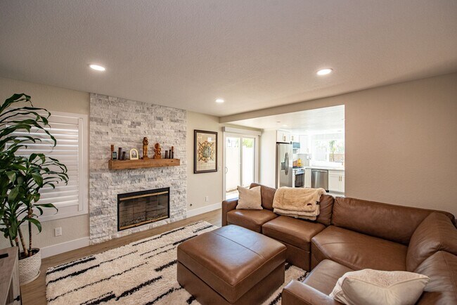 Building Photo - 1573 Madrid Dr