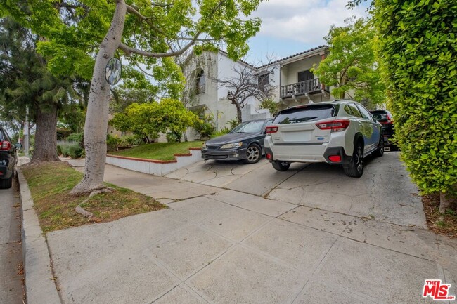 Foto del edificio - 8316 4th St
