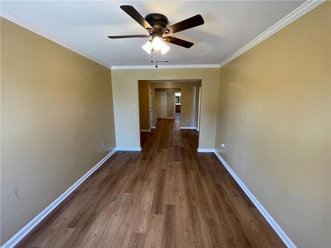 Building Photo - 5730 Marigny St