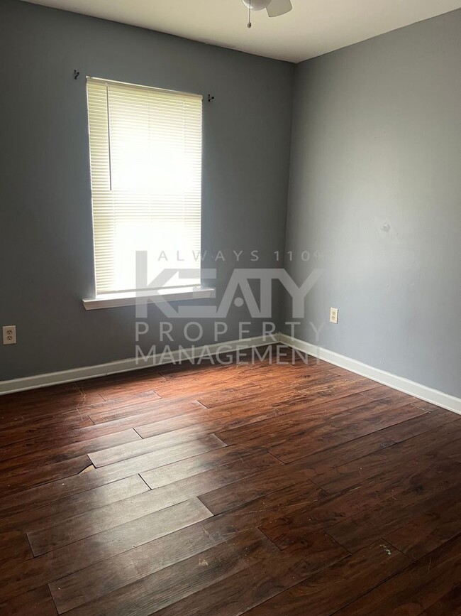 Building Photo - 3 Bedroom, 2 Bathroom House is Available Now!
