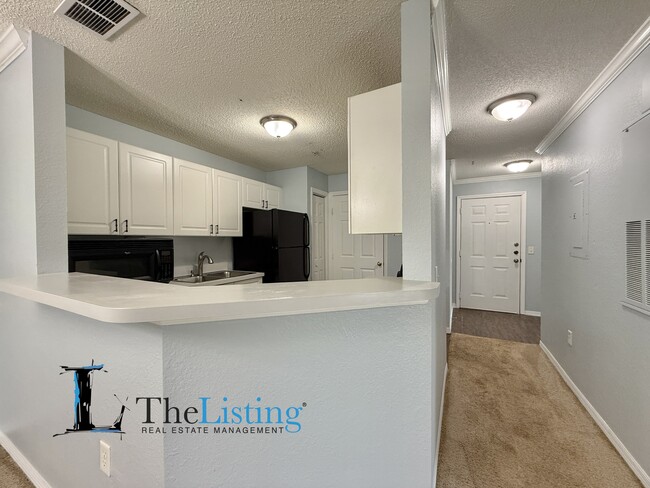 Building Photo - 18001 Richmond Pl Dr