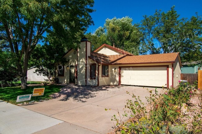 Building Photo - Two Story home on the popular Rossborough ...