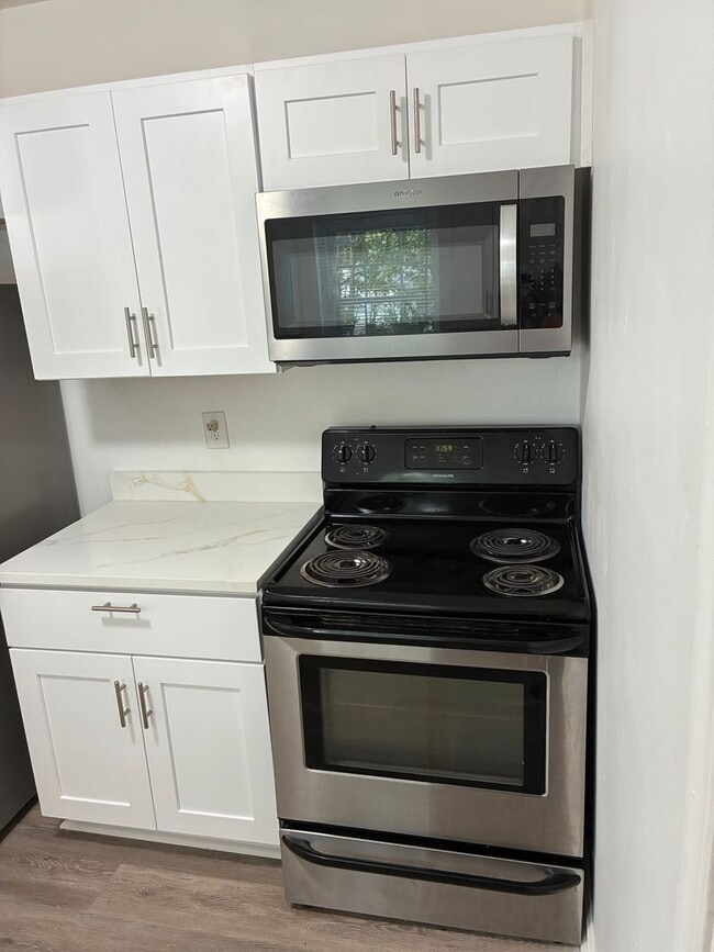 Building Photo - 116 Holland Cir