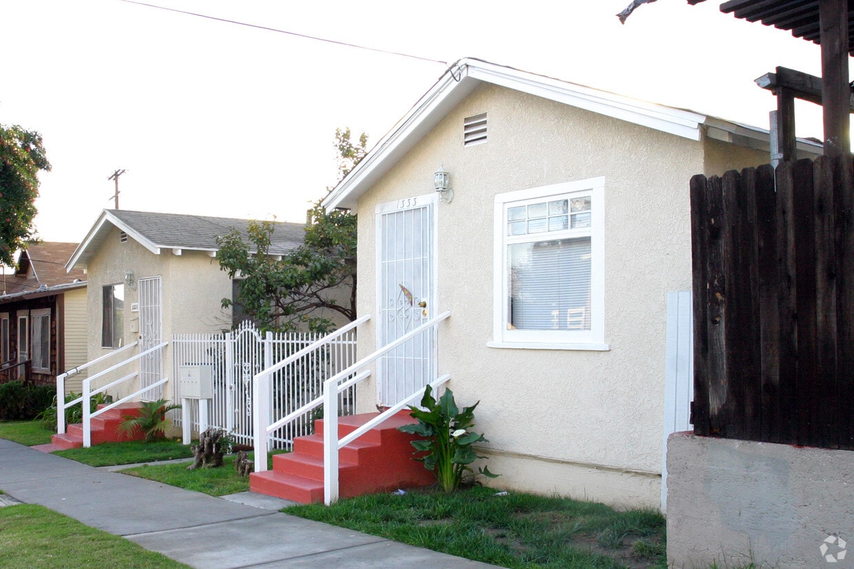 Primary Photo - 1331-1333 Termino Ave