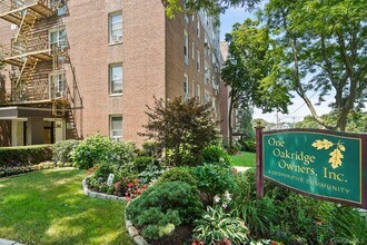 Building Photo - 1 Oakridge Pl