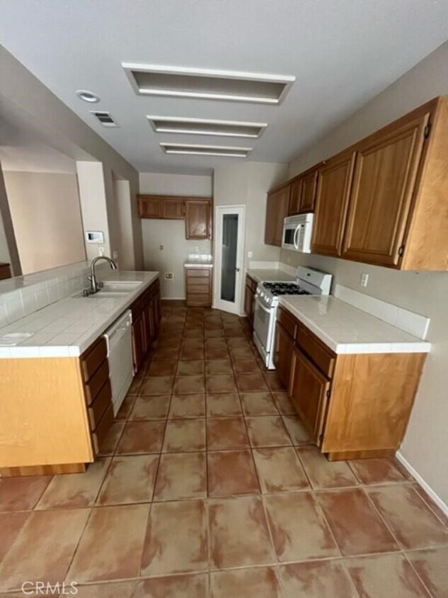 Building Photo - 16142 Blue Haven Ct