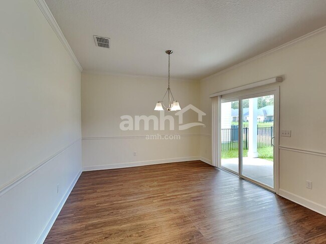 Foto del edificio - 3066 Creek Village Ln