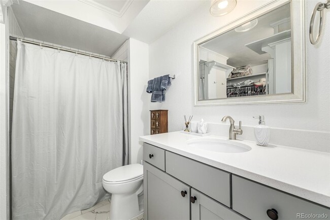Foto del edificio - 7020 E Girard Ave