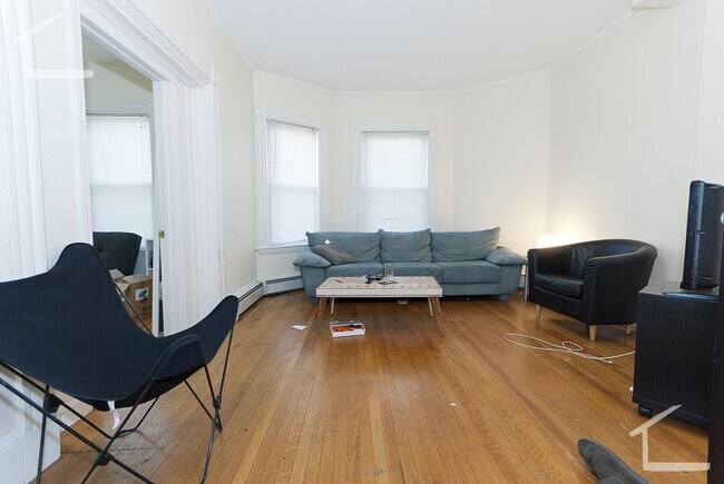 Foto del edificio - HOT ALLSTON LISTING!!!!