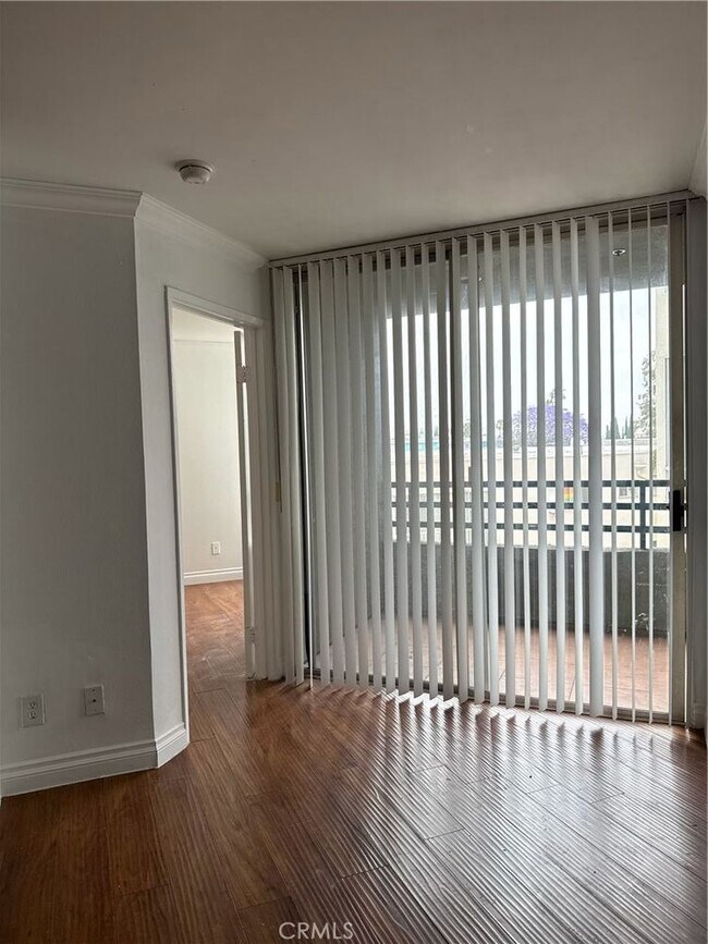 Foto del edificio - 1420 N Sierra Bonita Ave