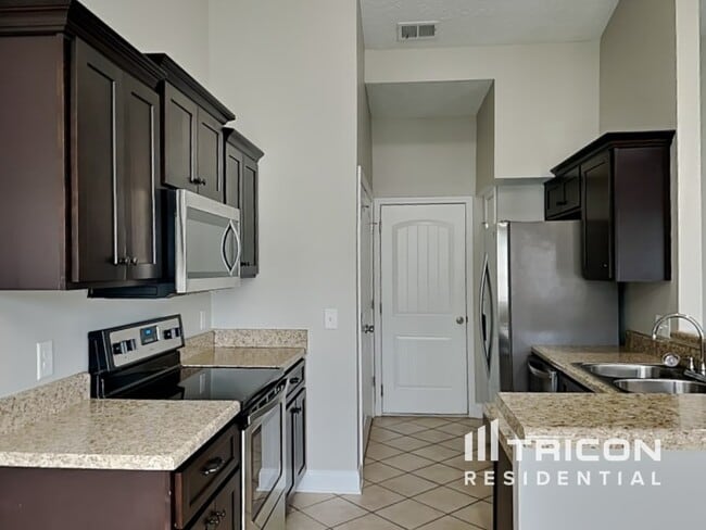 Building Photo - 426 Golf Club Ln