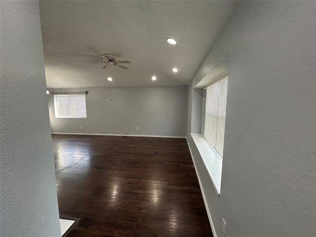 Building Photo - 2924 Hilltop Dr