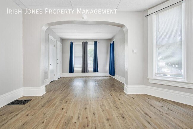 Building Photo - 36 Scott St