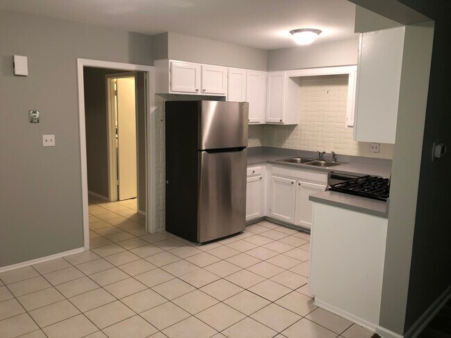 Building Photo - 507 W Benton Ave