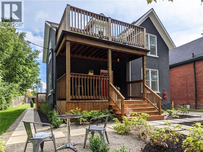 Building Photo - 229 Wellington St N