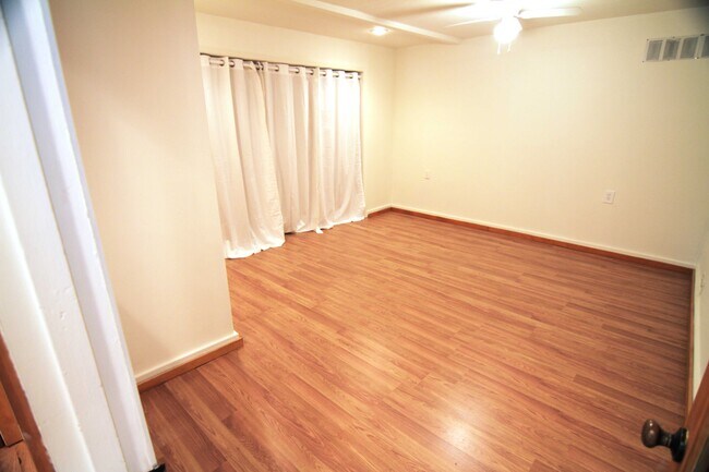 Building Photo - 8523 Nash Dr