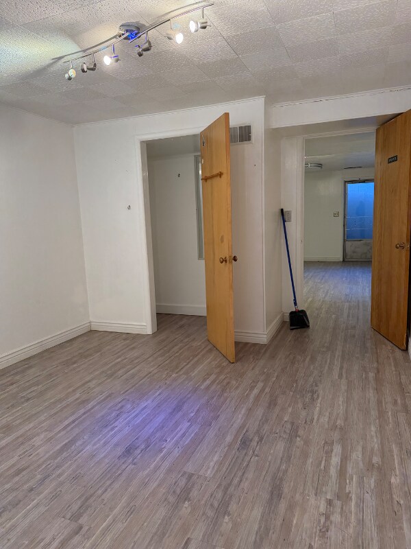 Foto del edificio - 2046 E Center St