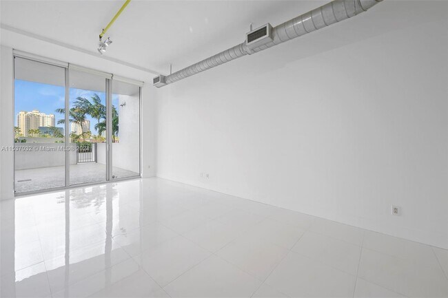 Foto del edificio - 3029 NE 188th St