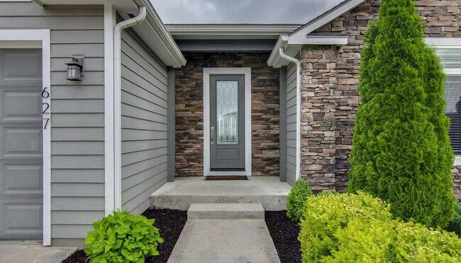 Building Photo - 627 N Daylily Dr