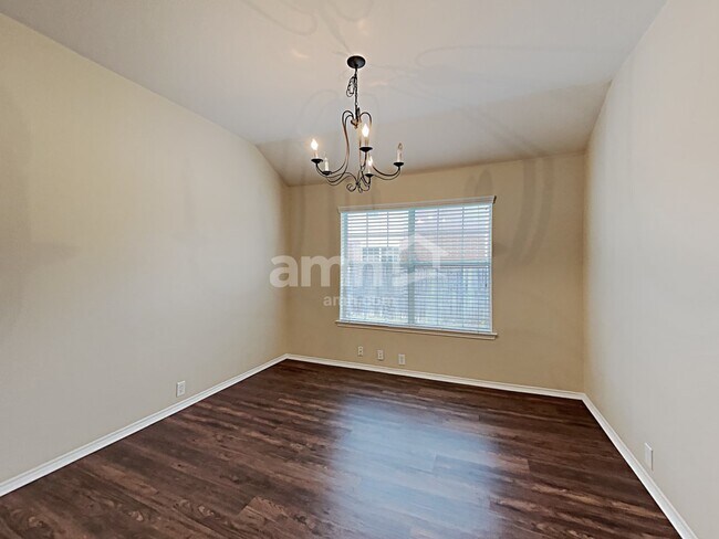 Foto del edificio - 3002 Marigold Dr