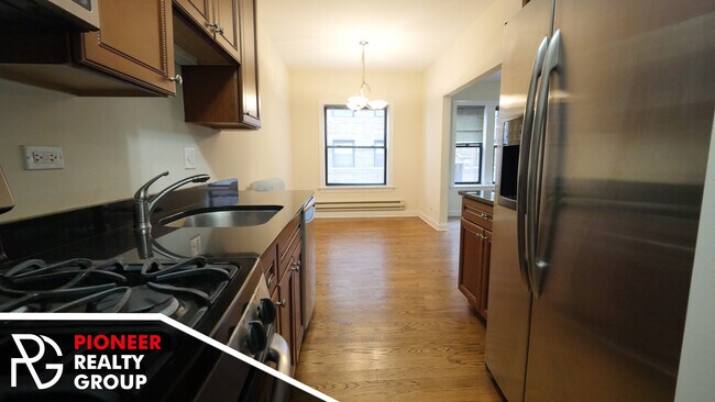 Foto del edificio - 736 W Addison St