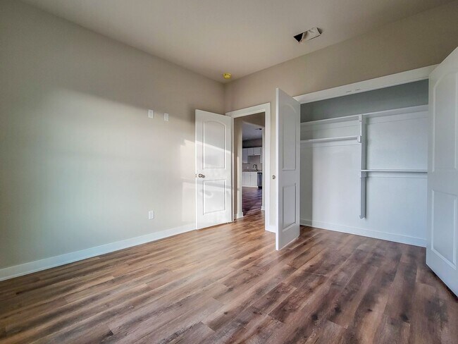 Foto del edificio - 3840 Skylane Ave