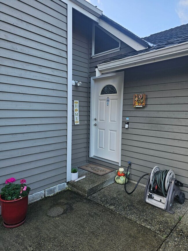 Building Photo - Fairwood Greens Community - Renton 3 bedro...