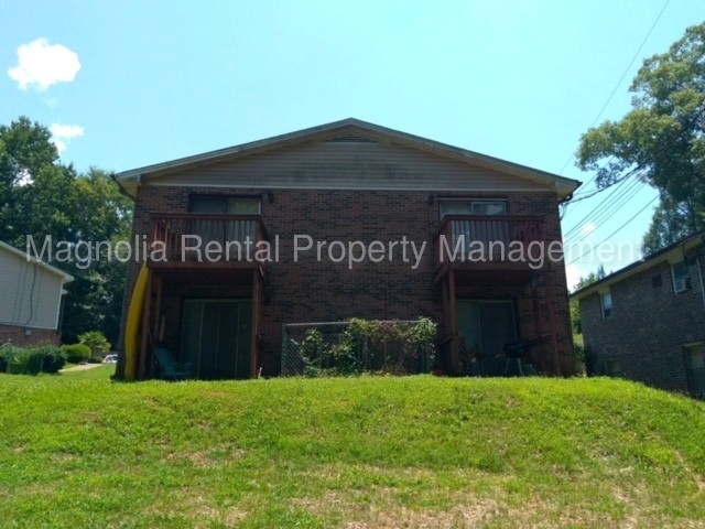 Primary Photo - Broadway Lake Apartment